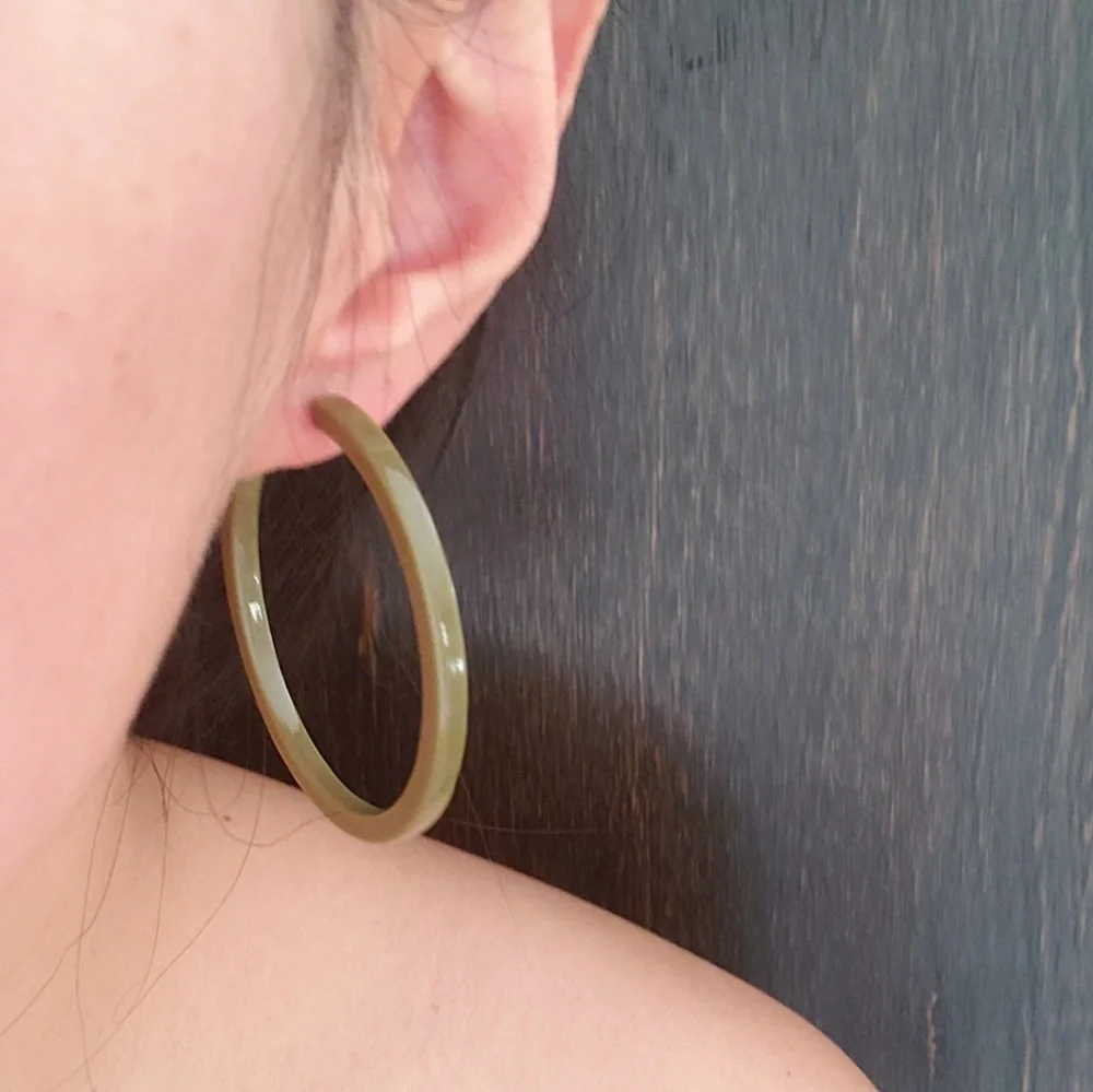 Ashllery simple solid