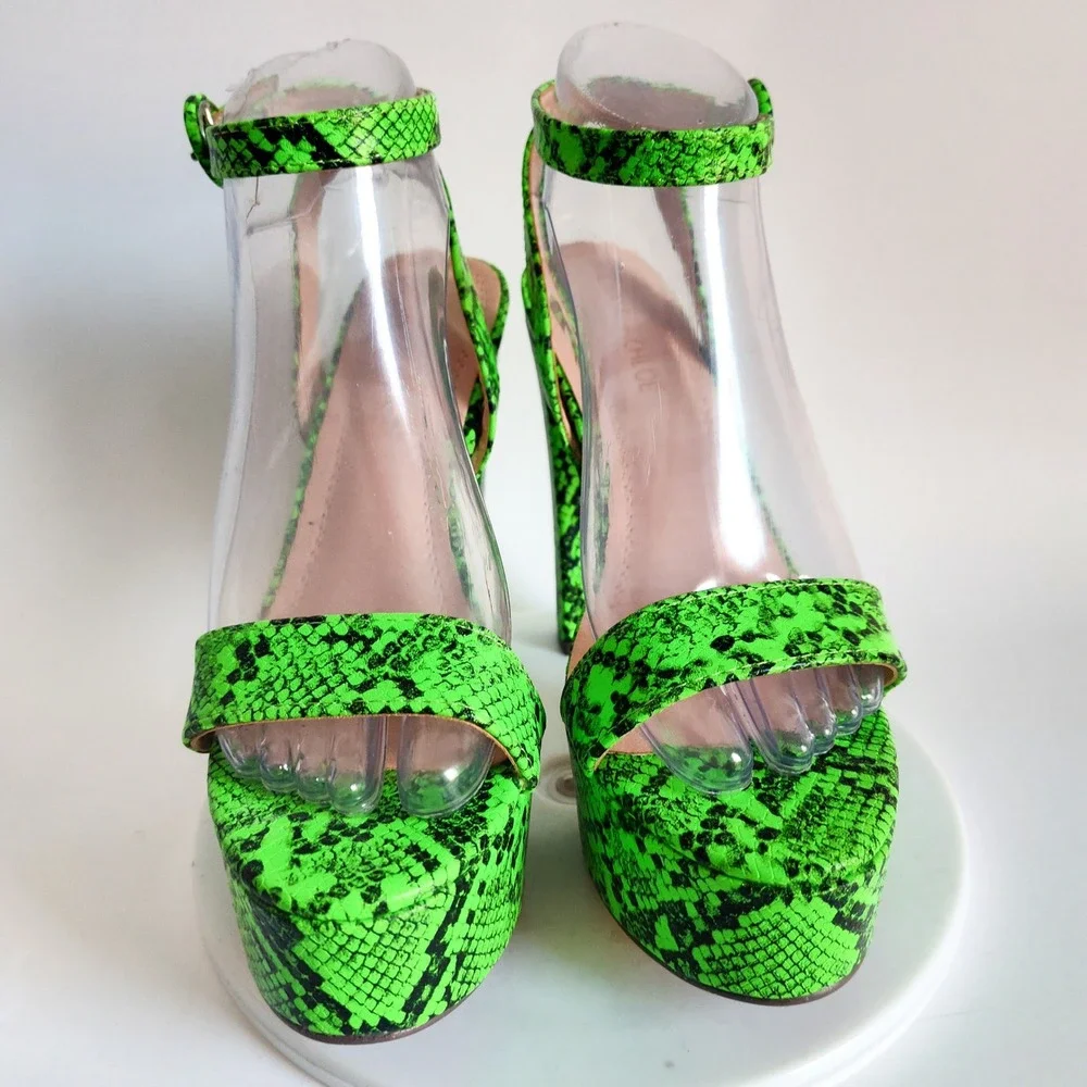 Chase + Chloe Platform Sandals 7.5 Neon Green‎ Snakeskin Ankle Strap Block Heel
