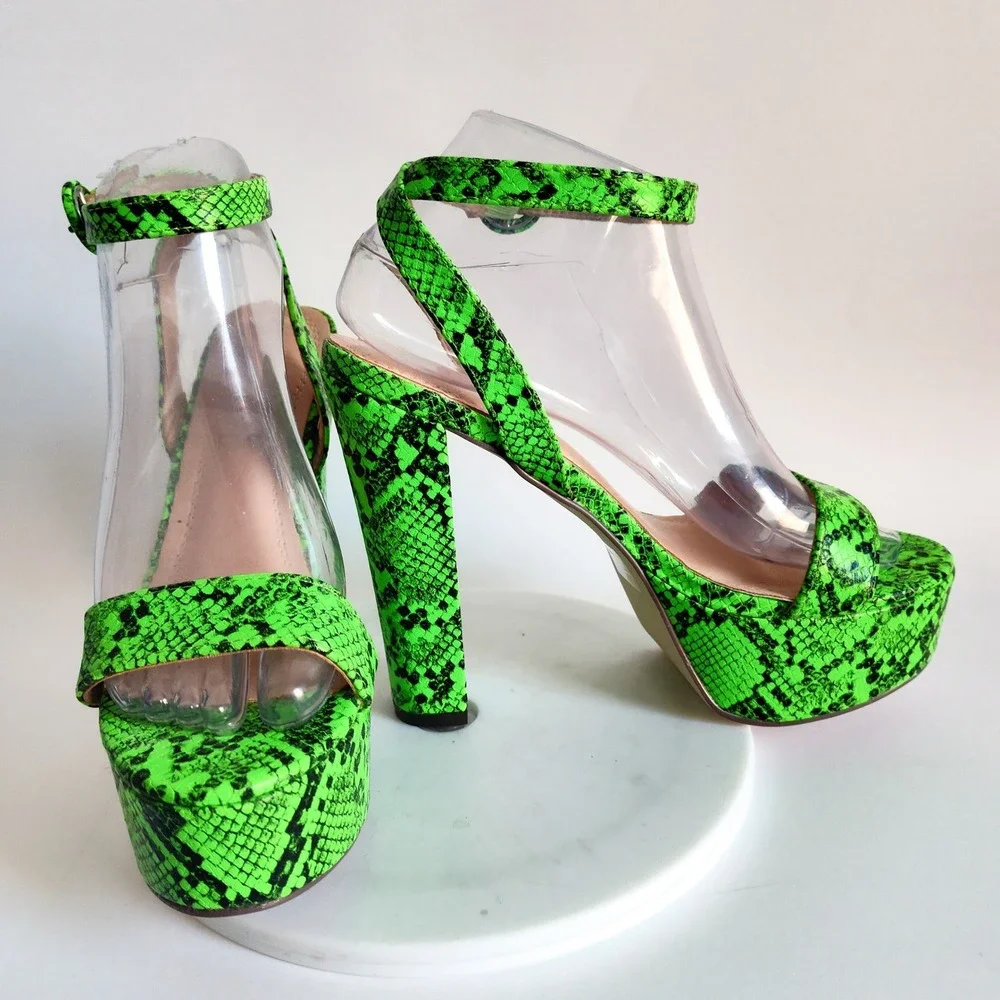 Chase + Chloe Platform Sandals 7.5 Neon Green‎ Snakeskin Ankle Strap Block Heel