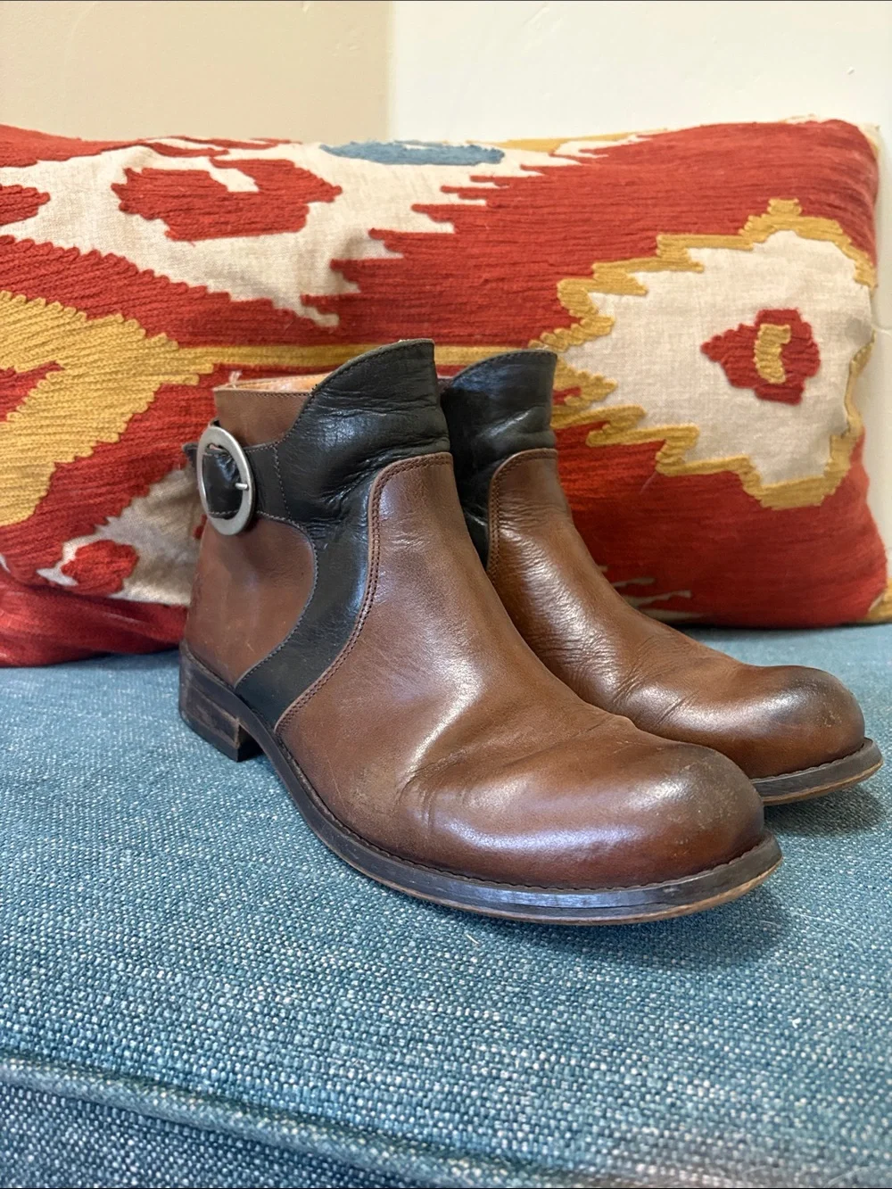Htf John Fluevog Jules black brown buckle booties 9