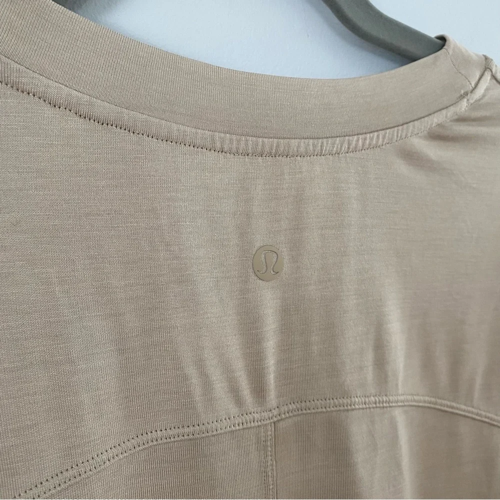 Lululemon‎ Side Cinch Tan Long Sleeve Casual Athleisure Crewneck Top Size 6