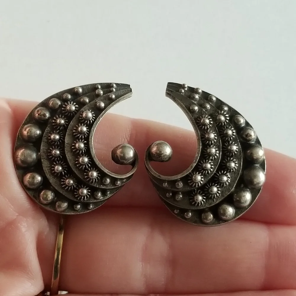Vintage beautiful clip