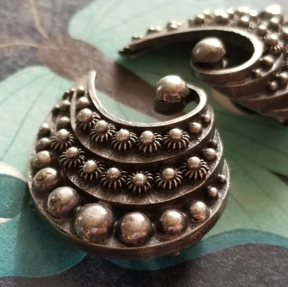 Vintage beautiful clip