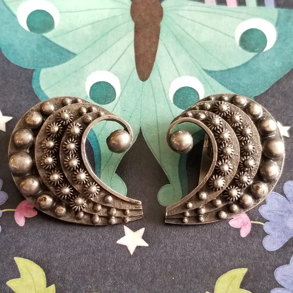 Vintage beautiful clip