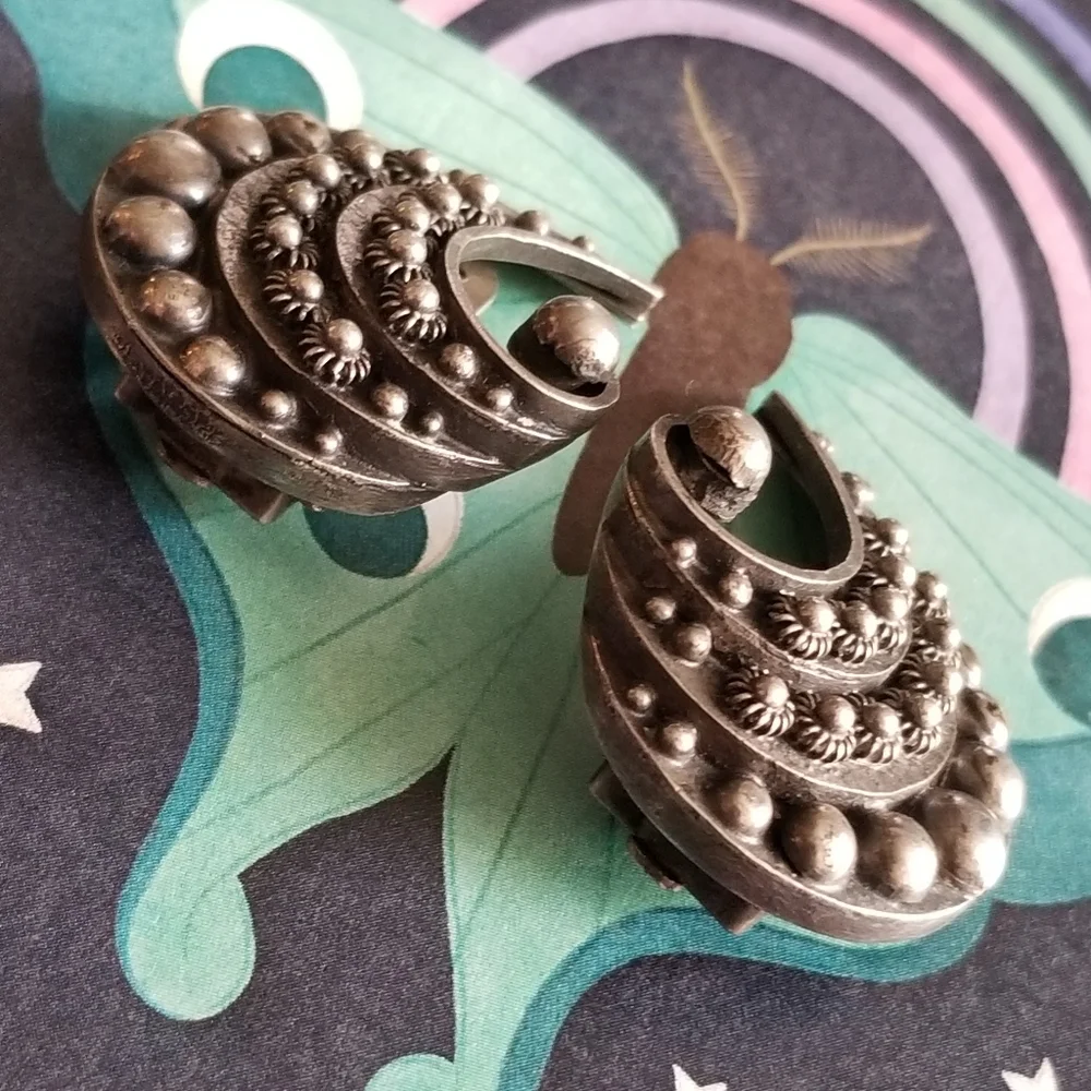 Vintage beautiful clip