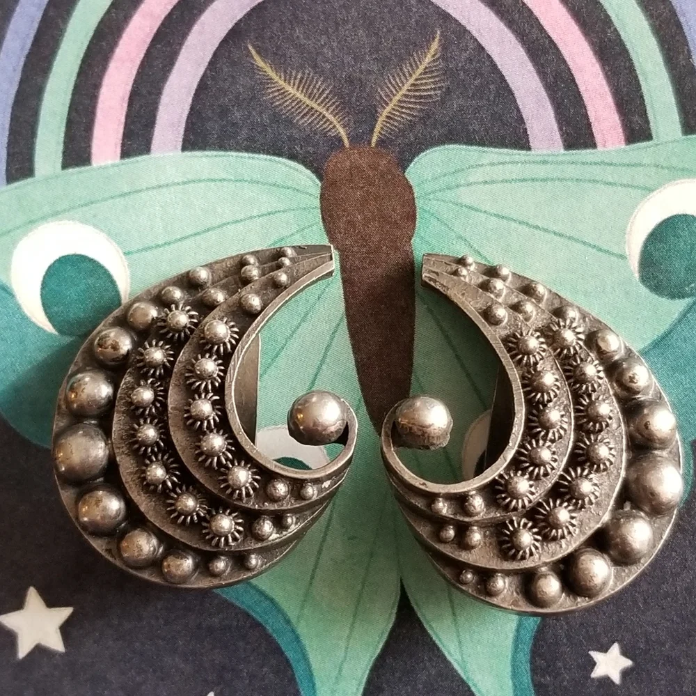 Vintage beautiful clip