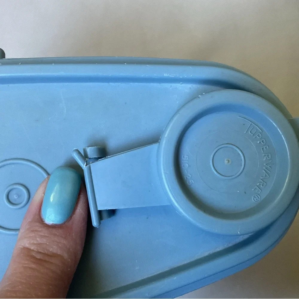 Tupperware vintage 587