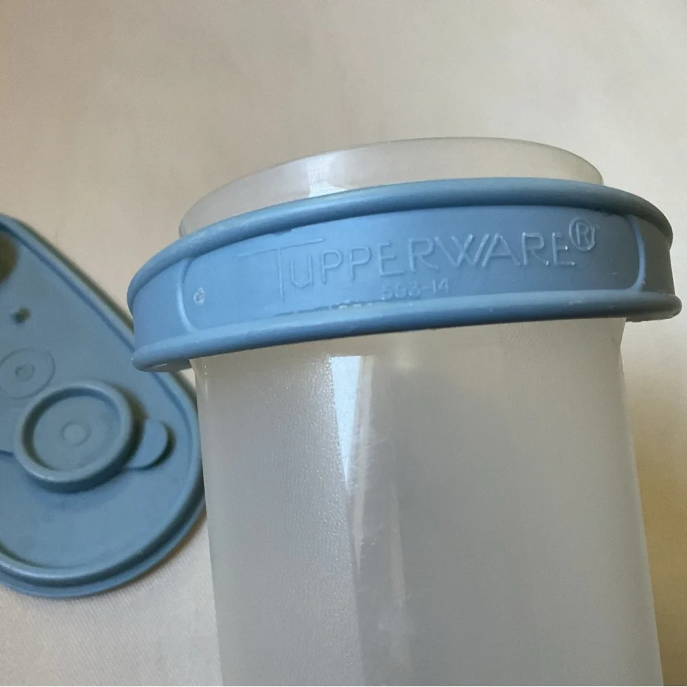 Tupperware vintage 587