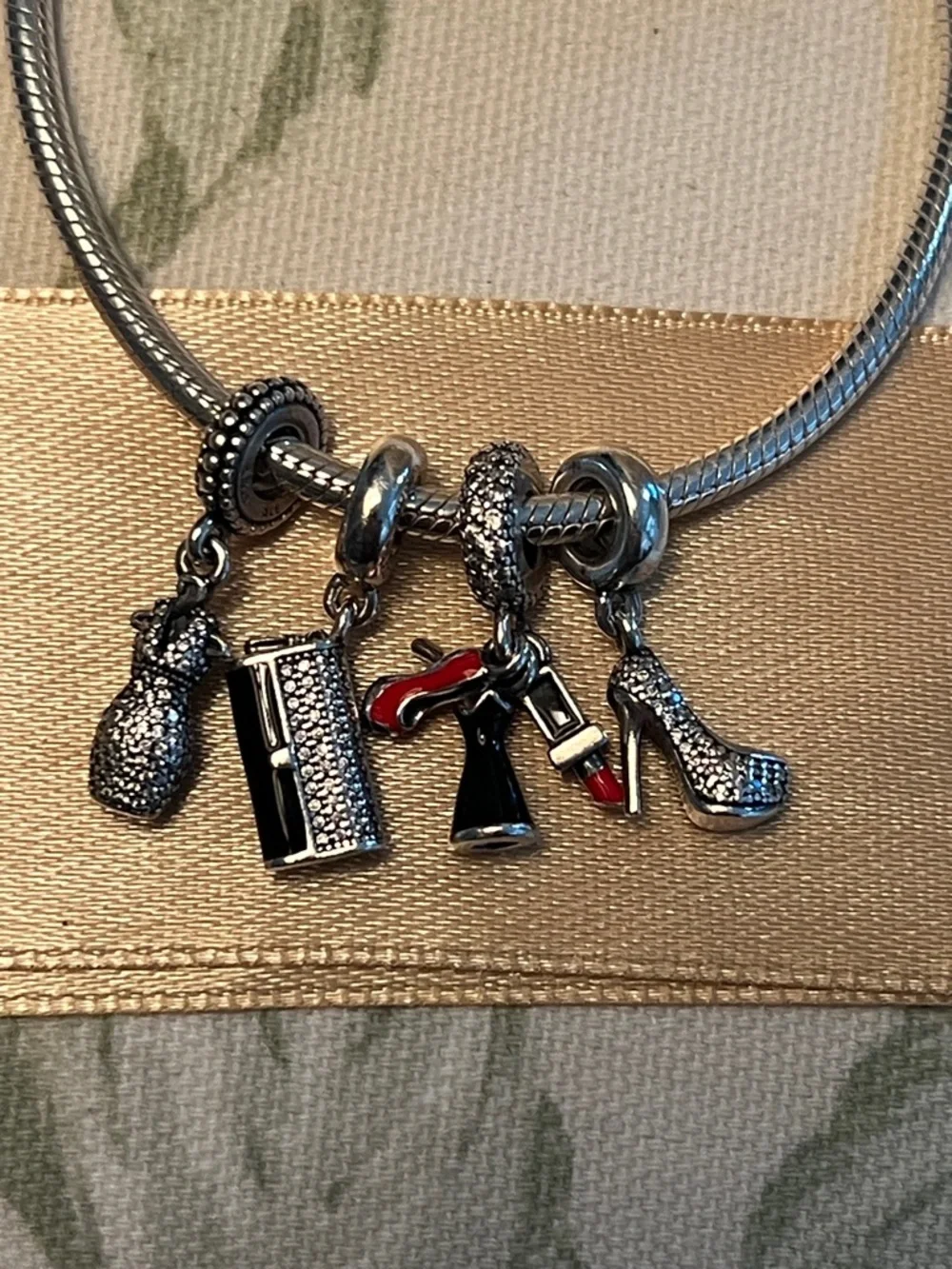 Pandora like new