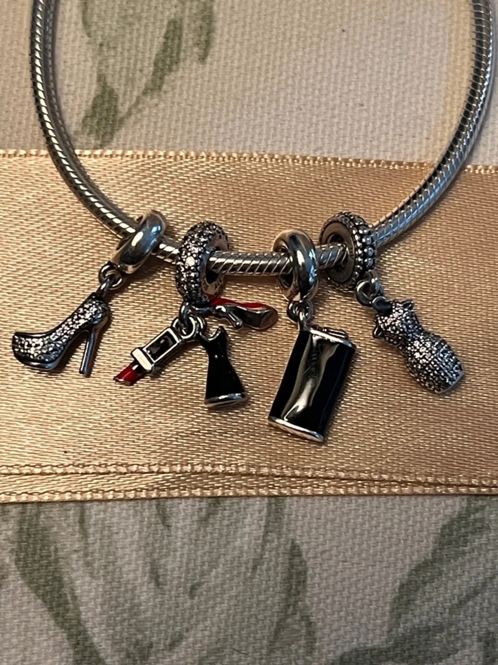Pandora like new