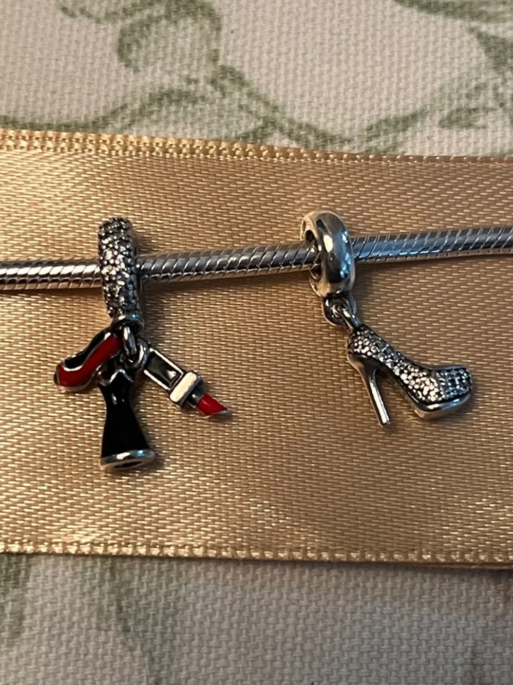 Pandora like new
