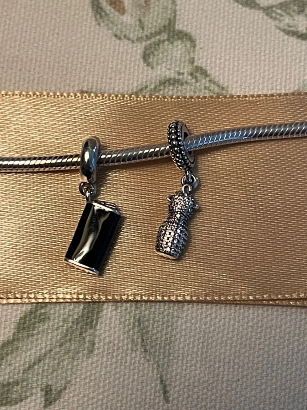 Pandora like new
