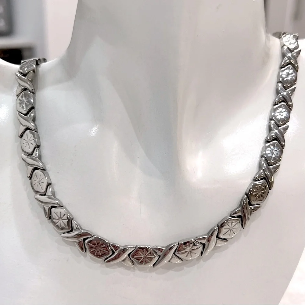 Criss Cross and Stars Silver 18” Necklace