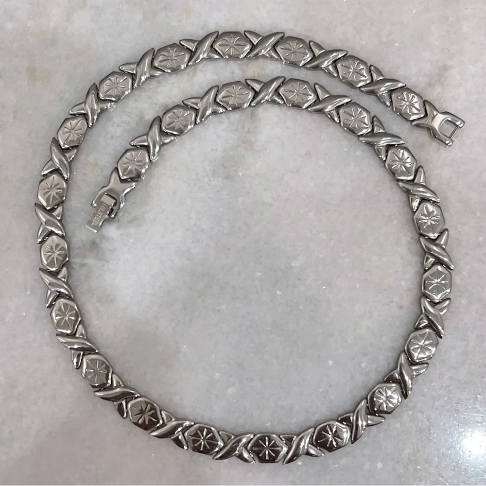 Criss Cross and Stars Silver 18” Necklace