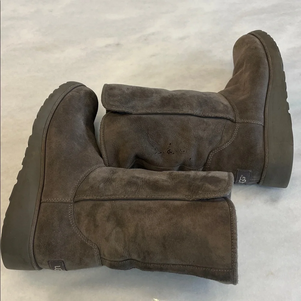 UGG amie slim