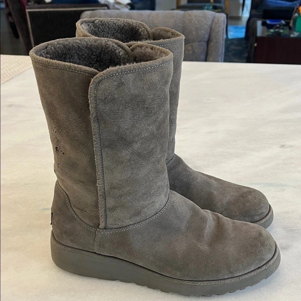 UGG amie slim