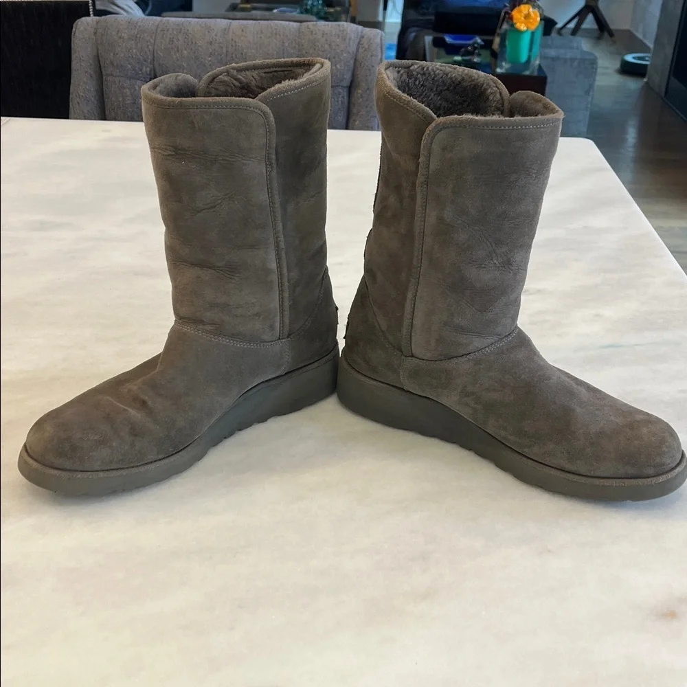 UGG amie slim