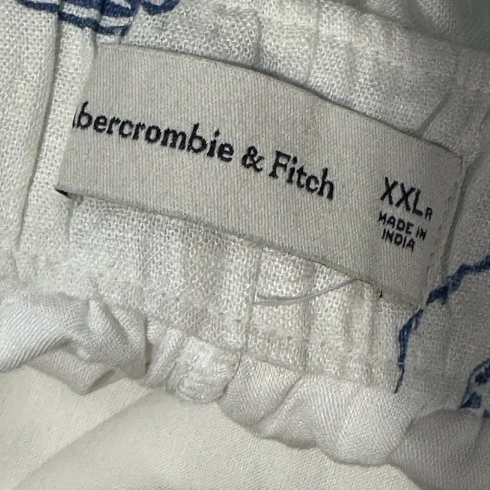 Abercrombie & Fitch excellent pre