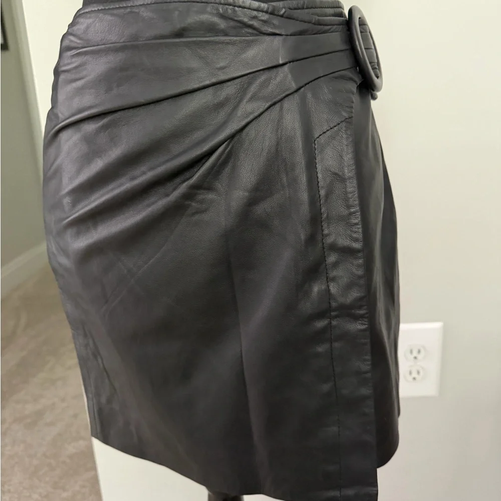 Joie Black  Leather Wrap Skirt with Belt size O like new condition