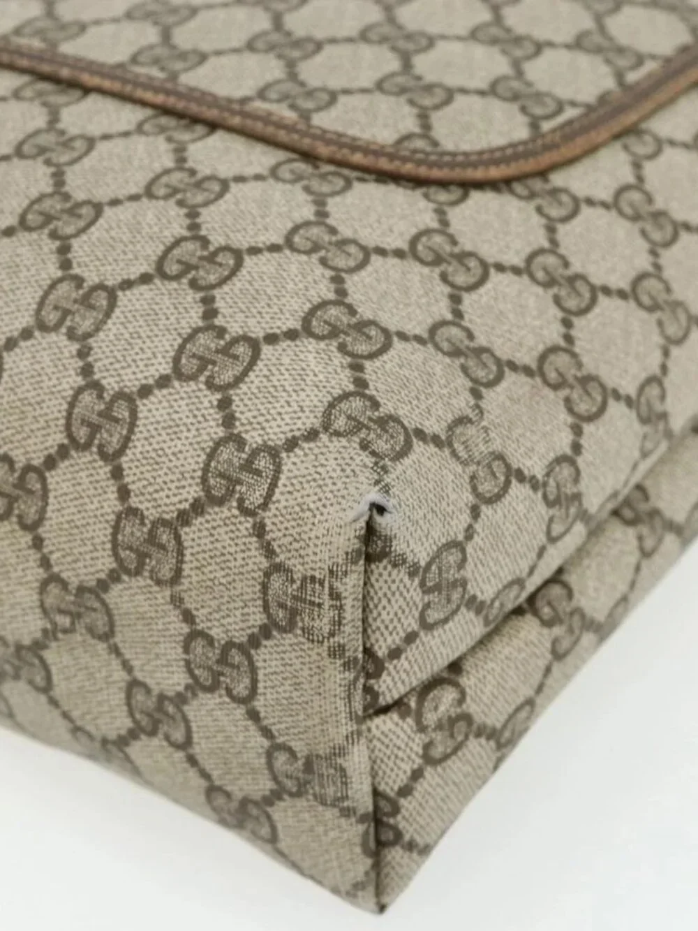 Gucci brand	gucci color	beige
