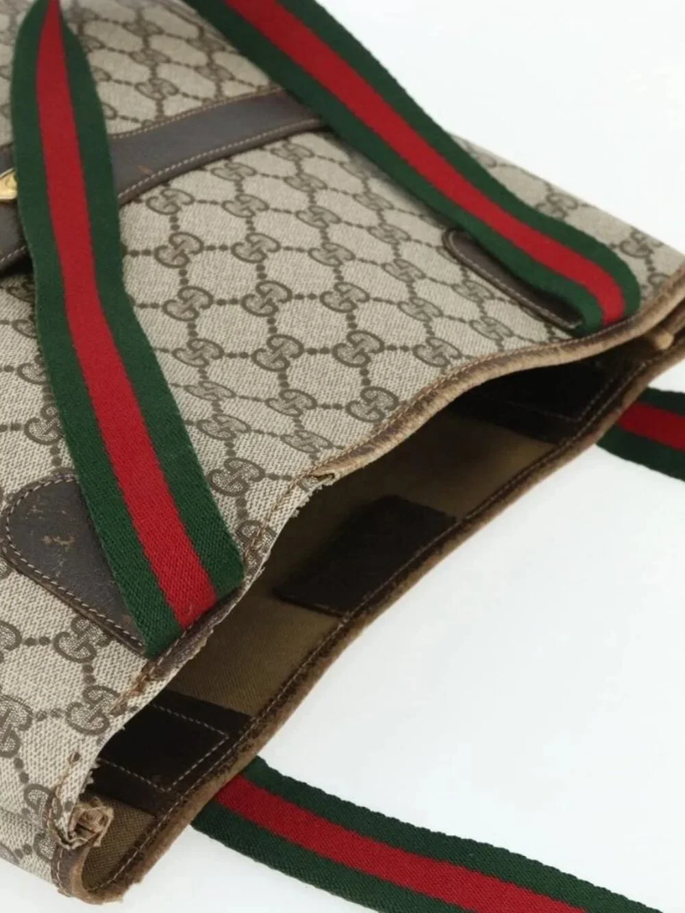 Gucci brand	gucci color	beige