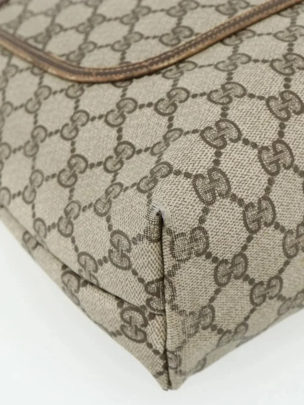 Gucci brand	gucci color	beige