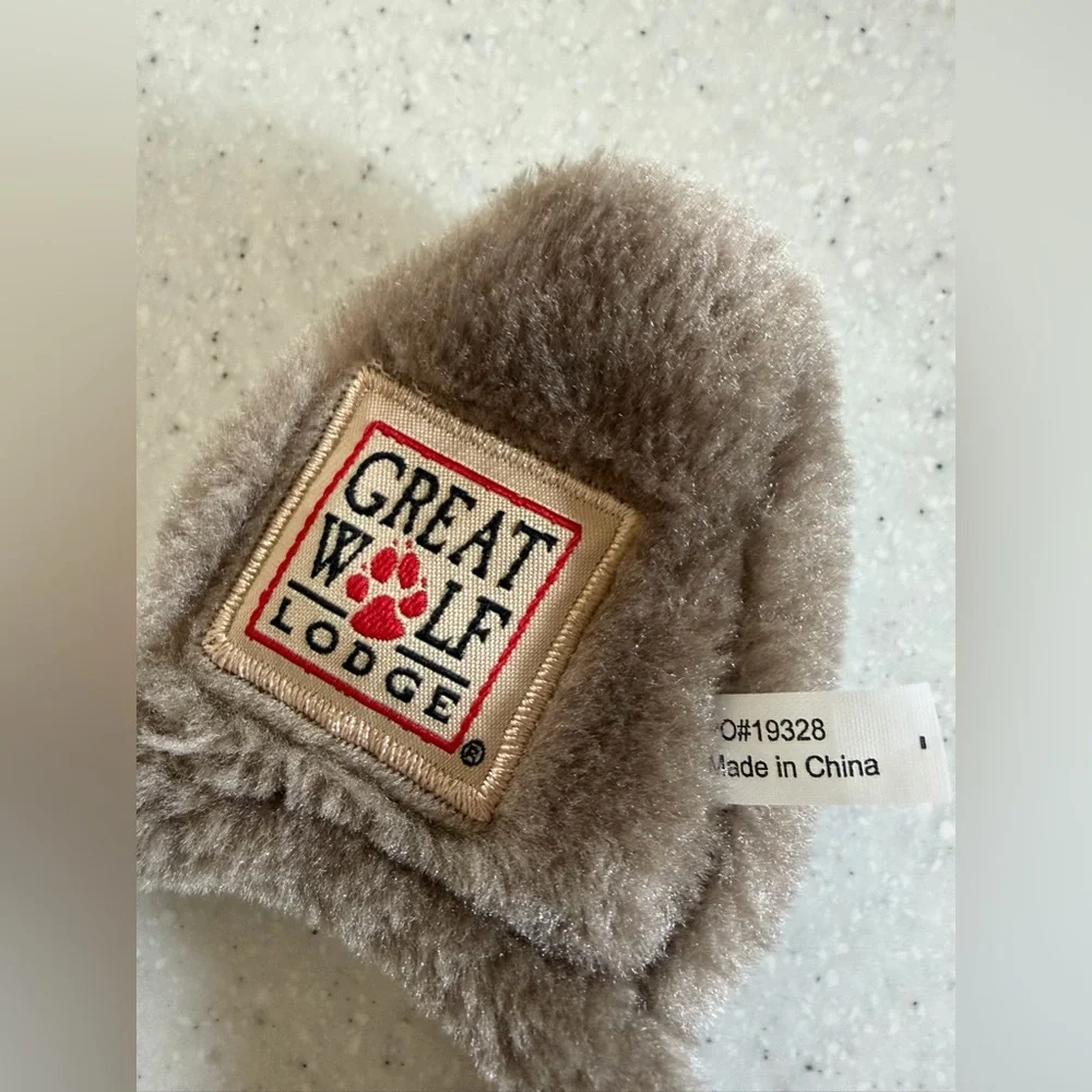 Great Wolf Lodge make accessory