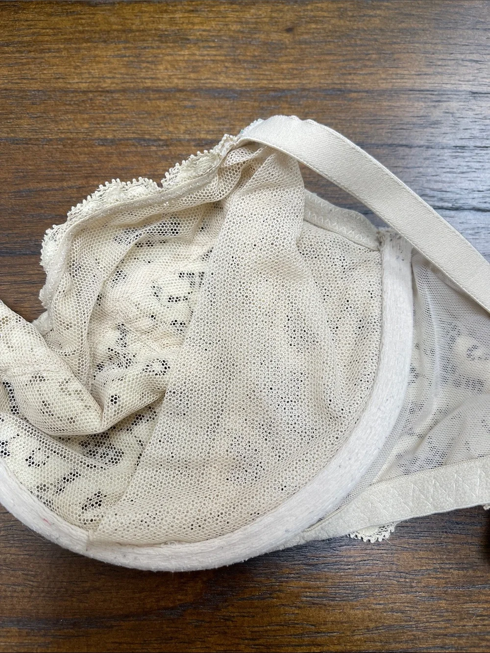 Victoria's Secret Cream Lace Underwire Bra