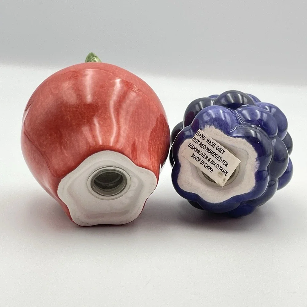Vintage Jay Glossy Red Apple & Purple Grapes Bunch Salt &‎ Pepper Shakers Set