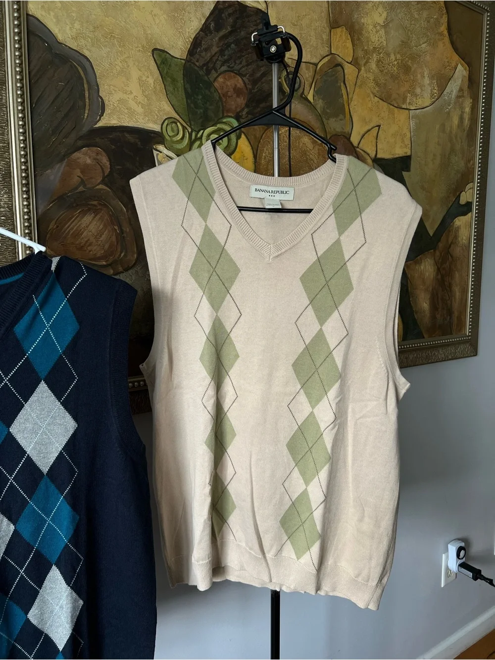 Banana Republic vests 100%