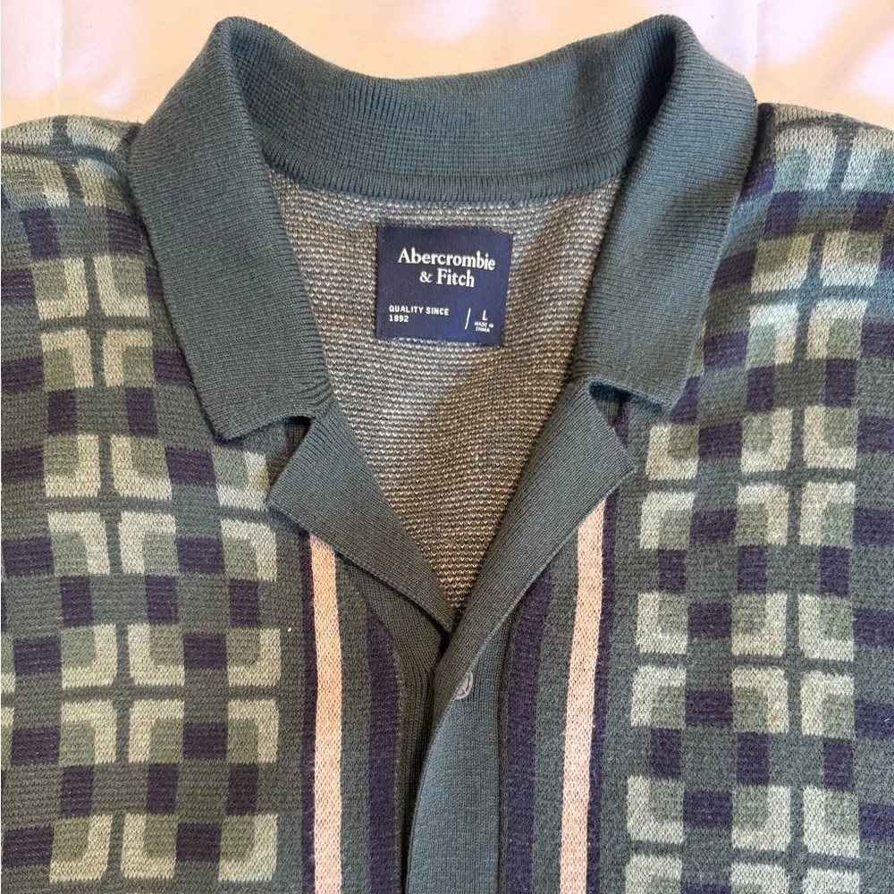 Abercrombie & Fitch smooth down
