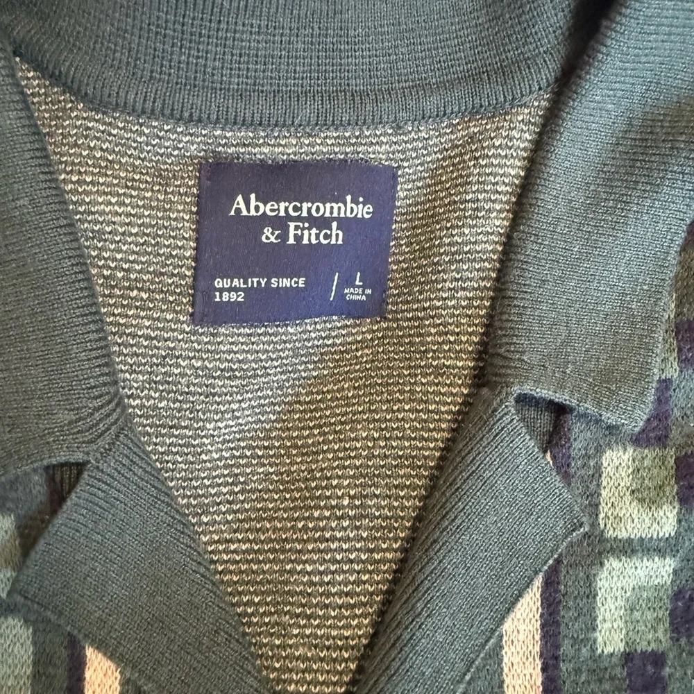 Abercrombie & Fitch short up