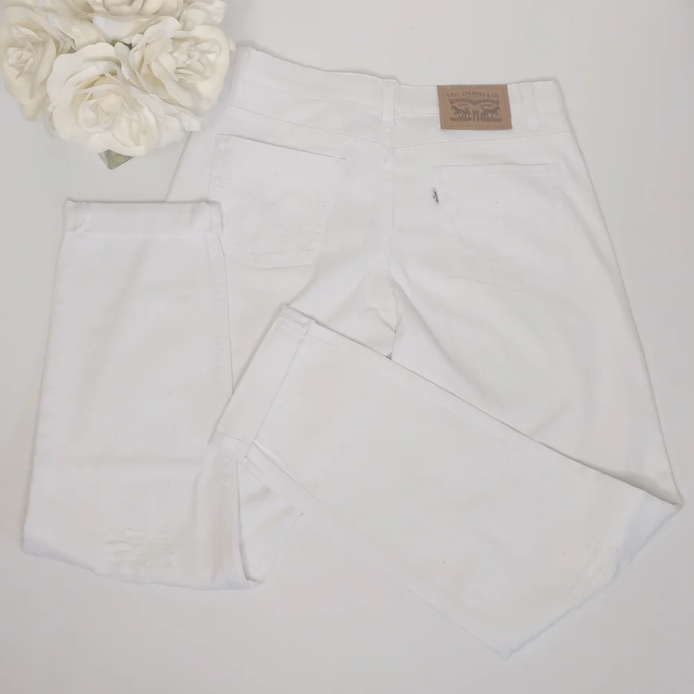 Levis as crop levi