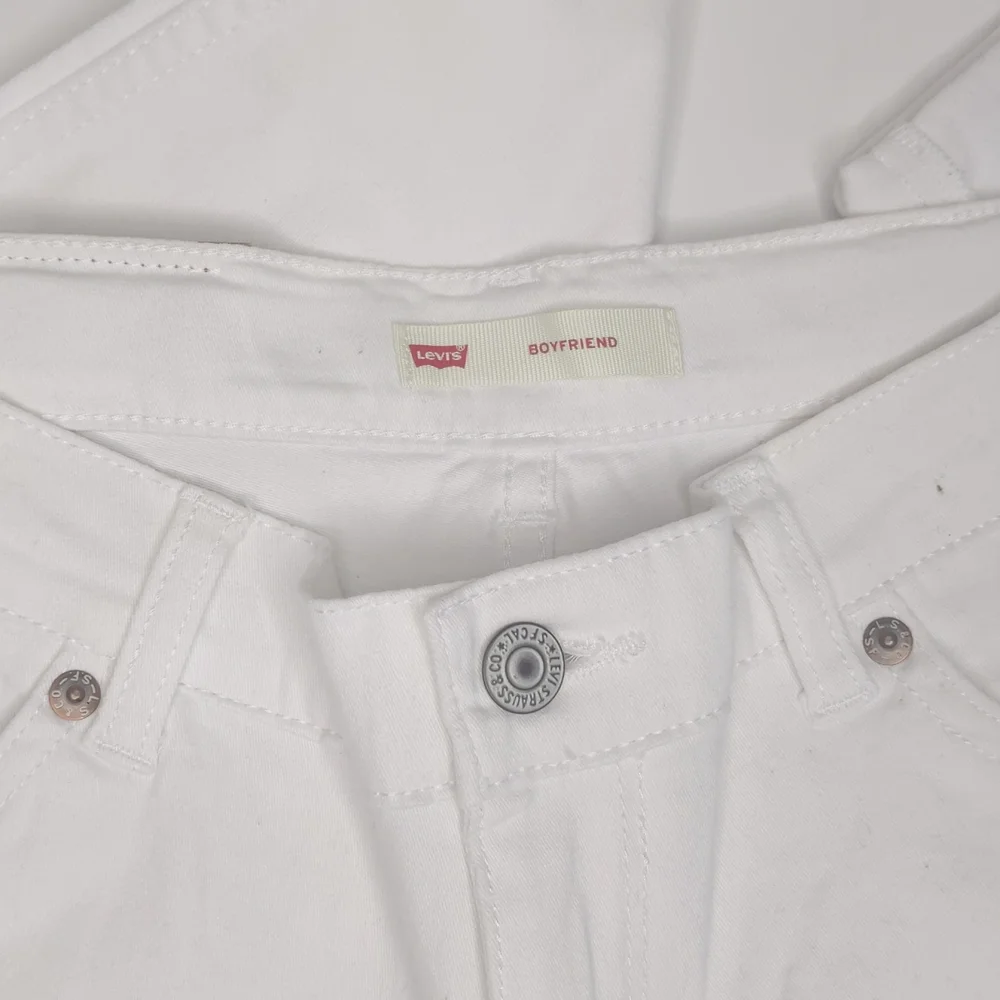 Levis as 14