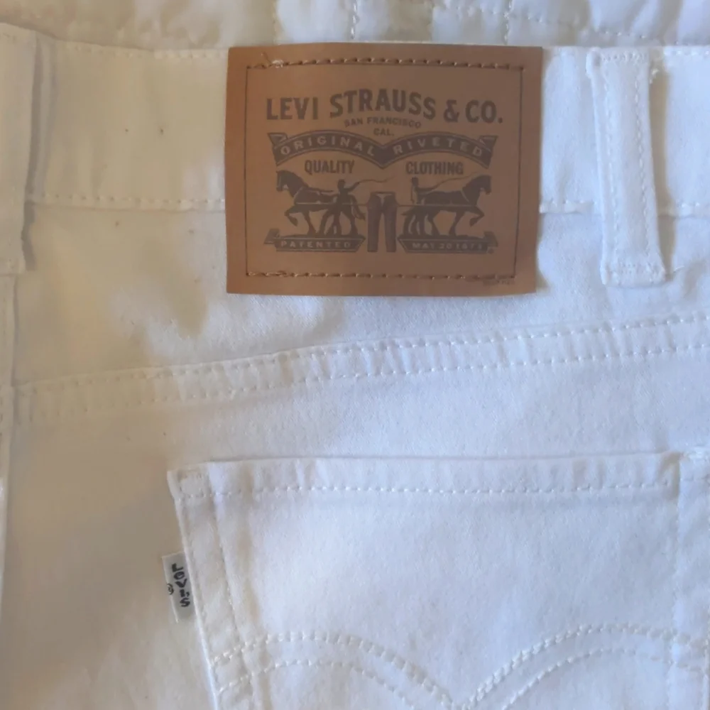Levis 29inches uncuffed