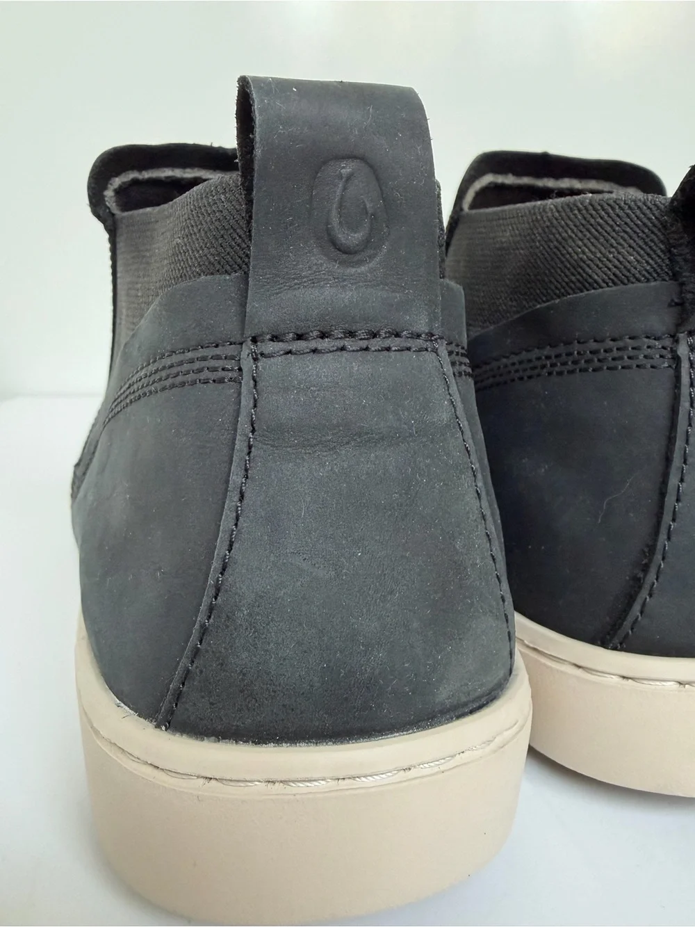 OluKai sleek black