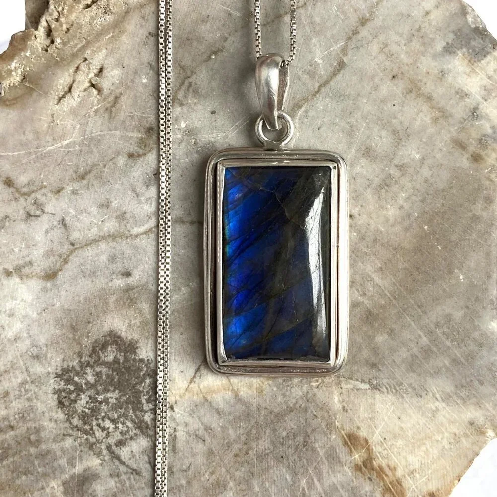 Sterling Silver 925 Bezel Set Blue Flash Labradorite Pendant Necklace 18