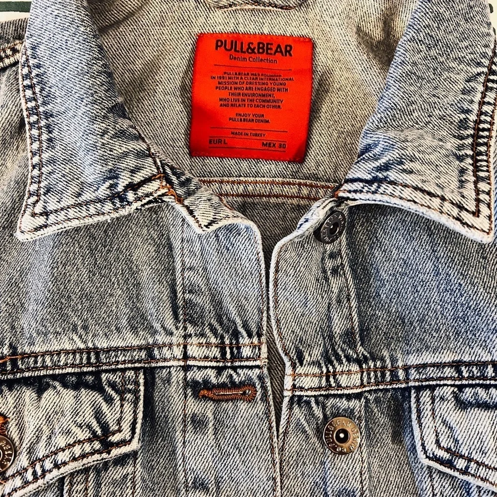 🌿 Pull&Bear Cropped Denim Jacket • Distressed Raw Hem Size Medium