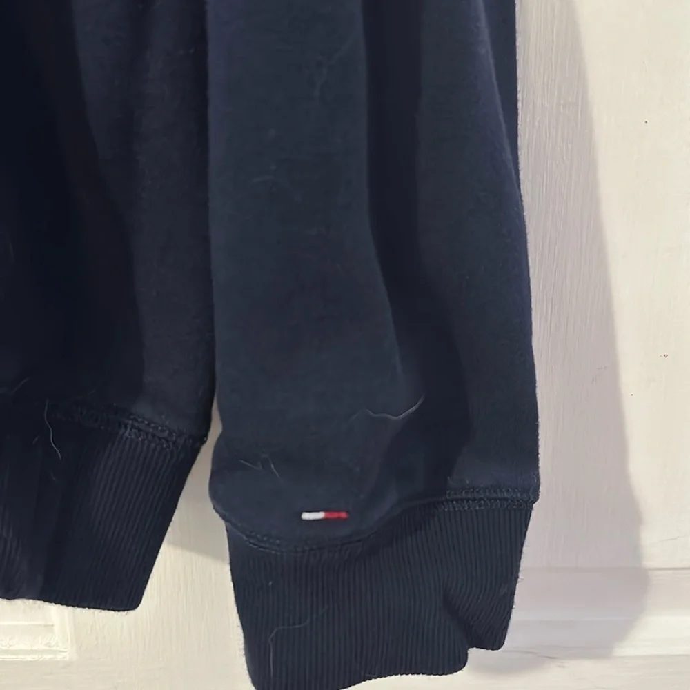 Tommy Hilfiger Men's Quinn Logo Print Fleece Pullover Navy Blue & Red Hoodie XL