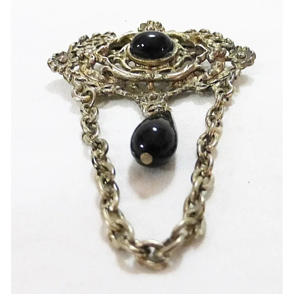 The Unbranded Brand vintage victorian
