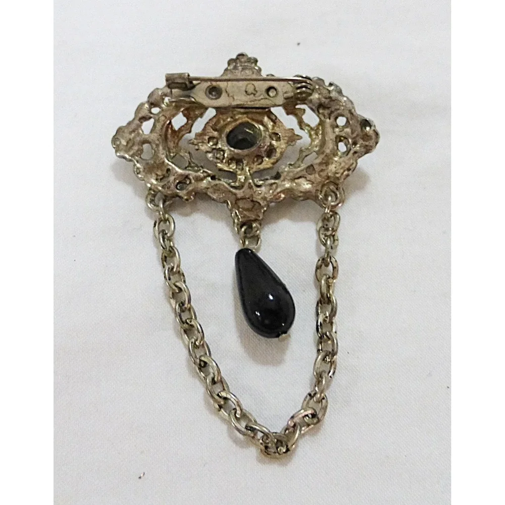 The Unbranded Brand vintage victorian