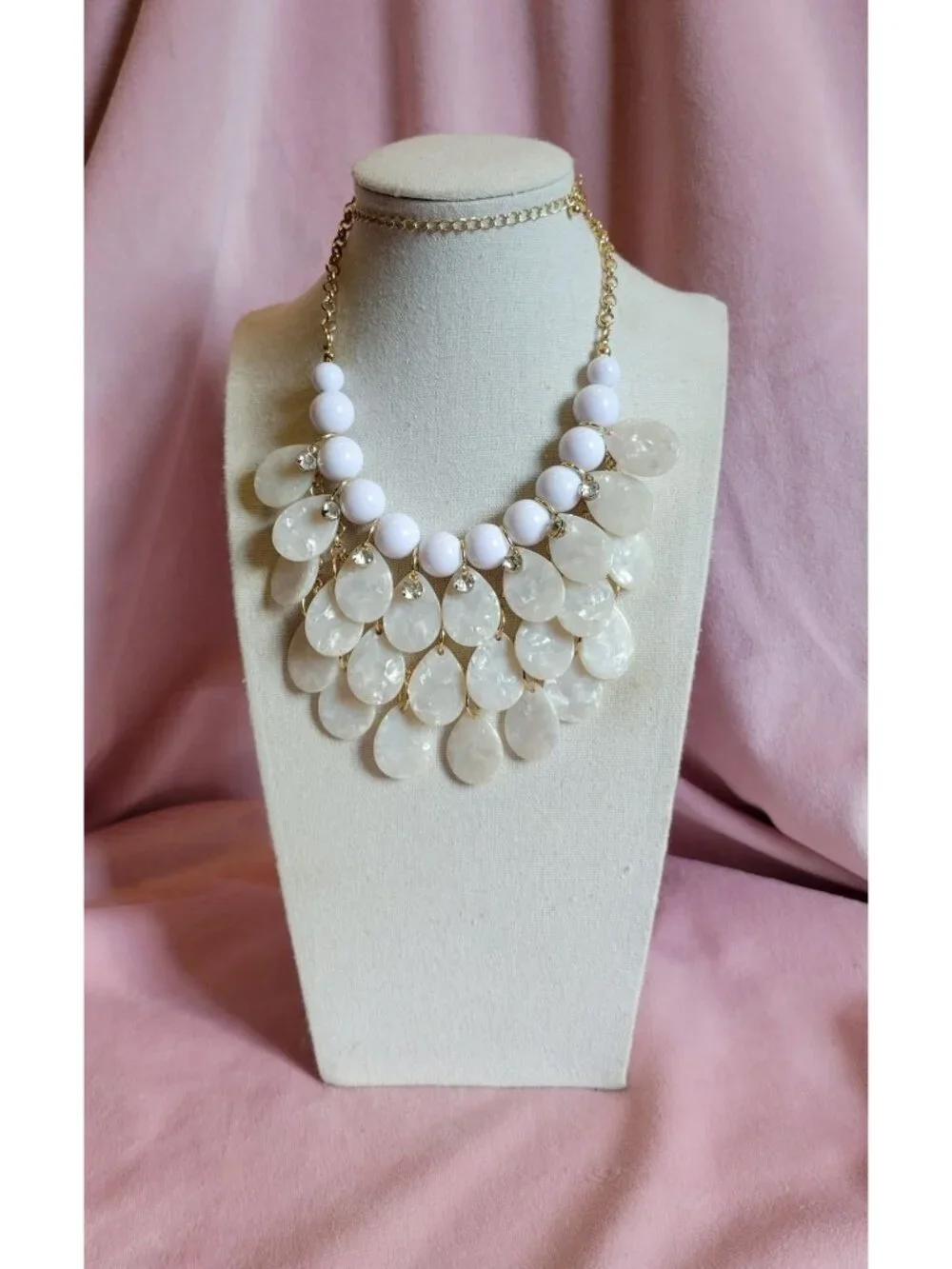 Gold Tone Chain White Beaded Bib style teardrop dangle Costume Necklace N1F