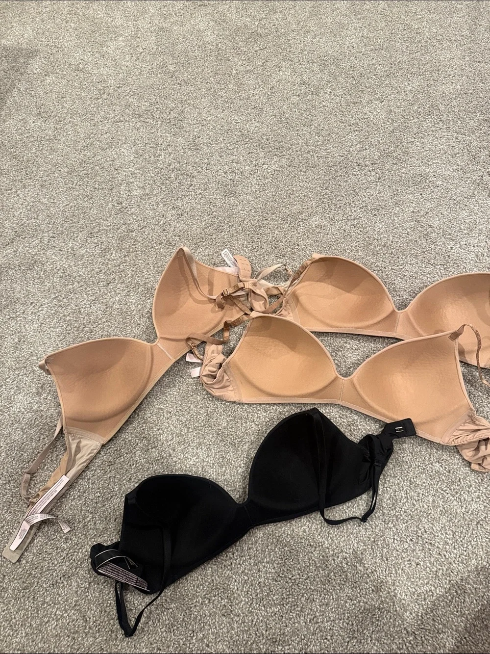 4 Victorias Secret wireless t shirt bra