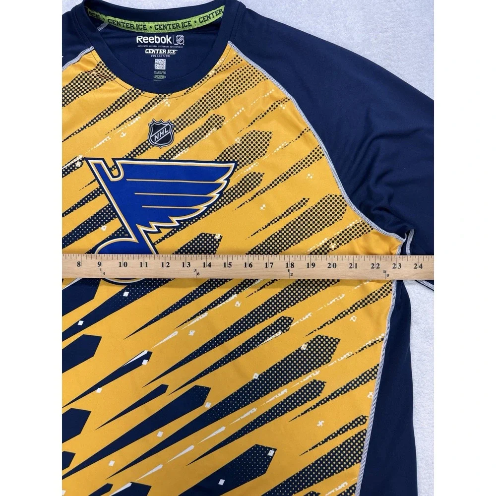 Reebok pullover shirt