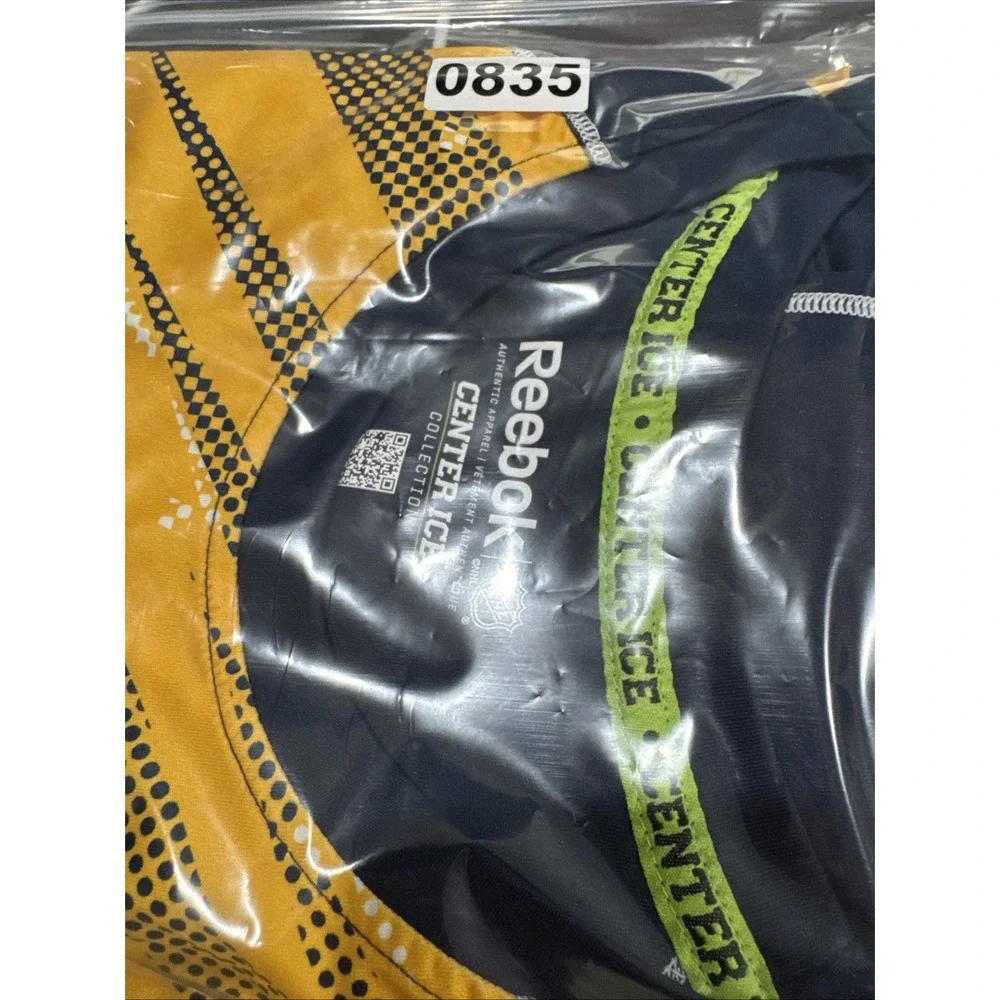 Reebok pullover shirt
