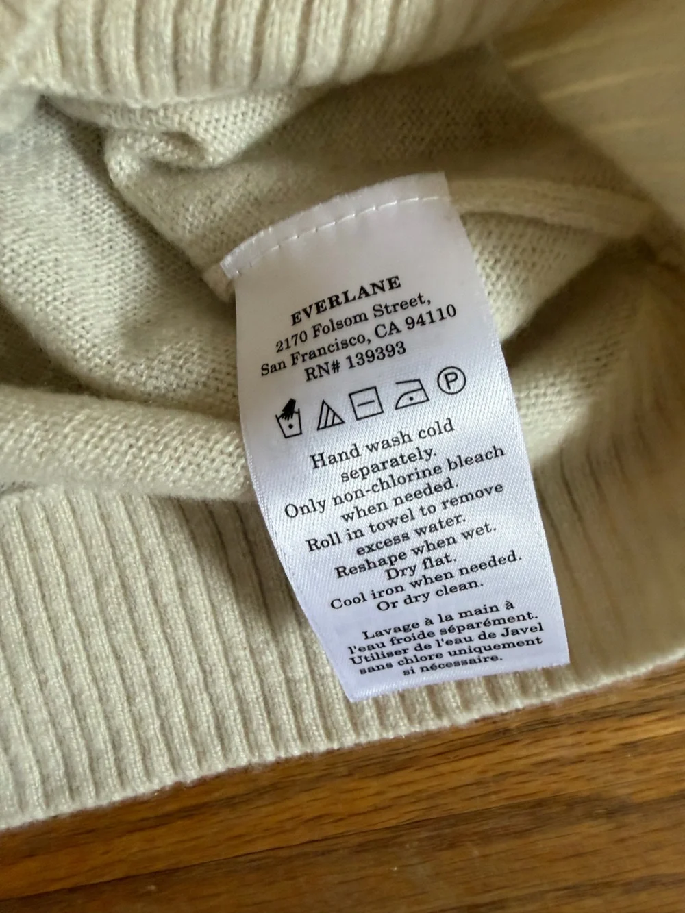 Everlane cashmere neck