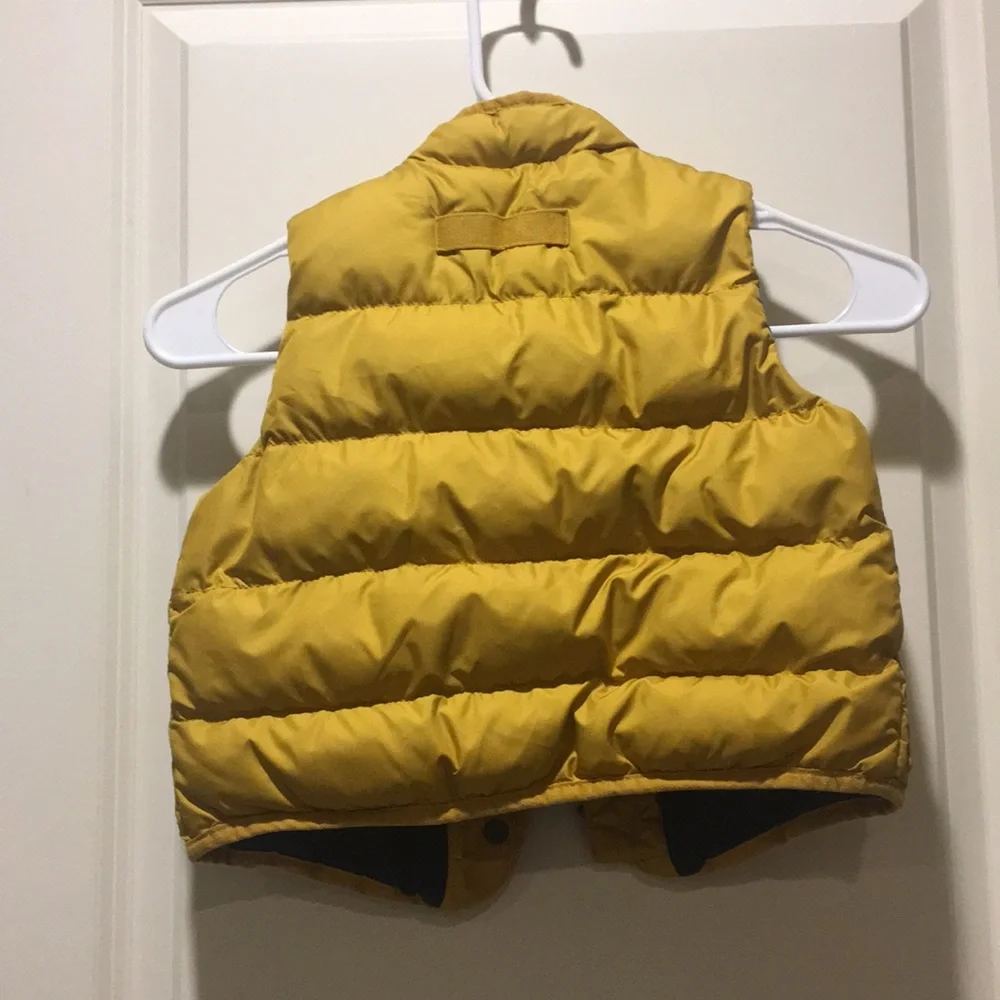 Gap Baby puffer vest zipper/snaps/pockets  golden mustard color kids size 2T
