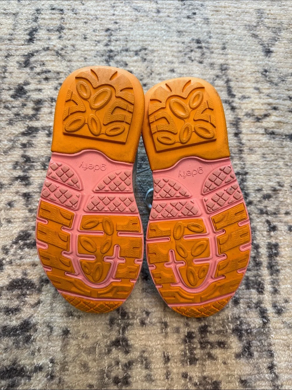 Gdefy tennis shoes