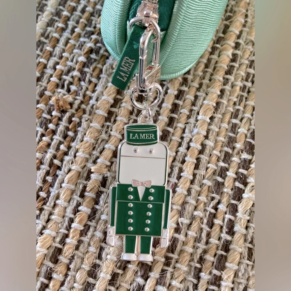 La Mer bundle makeup bag and keychain/ bag charm