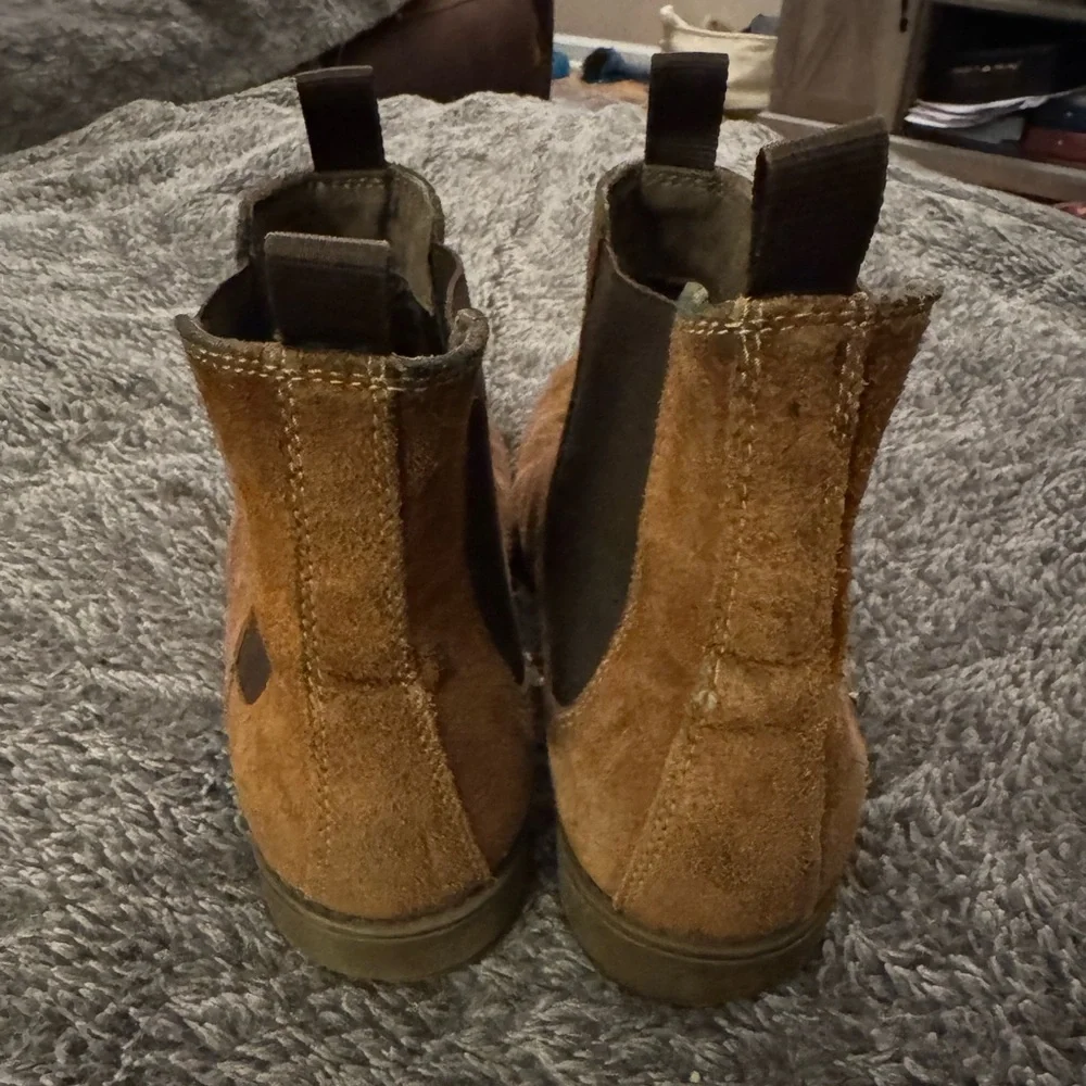 CLARKS Men's Brown Suede Chelsea Boots